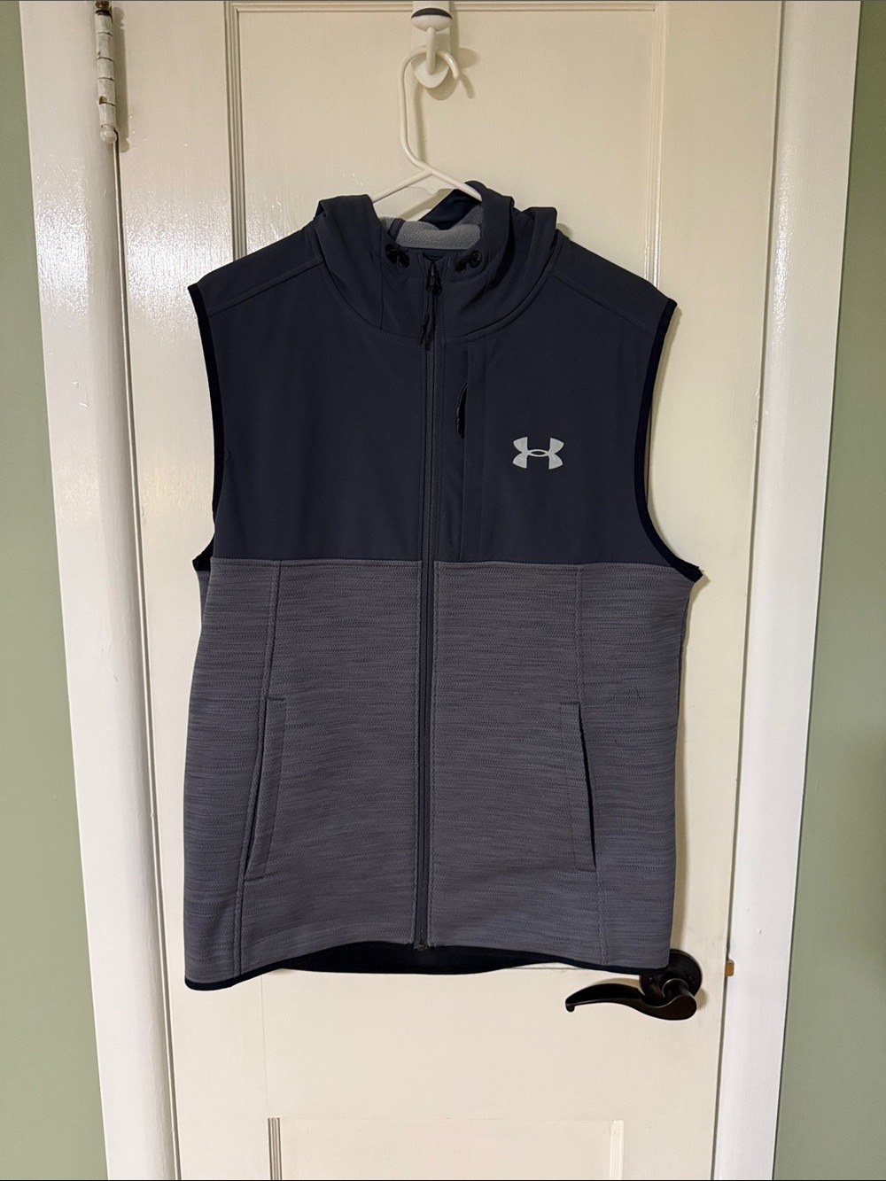 Under Armour Men's Two-Tone Sleeveless Hooded Athletic Vest - Black & Gray